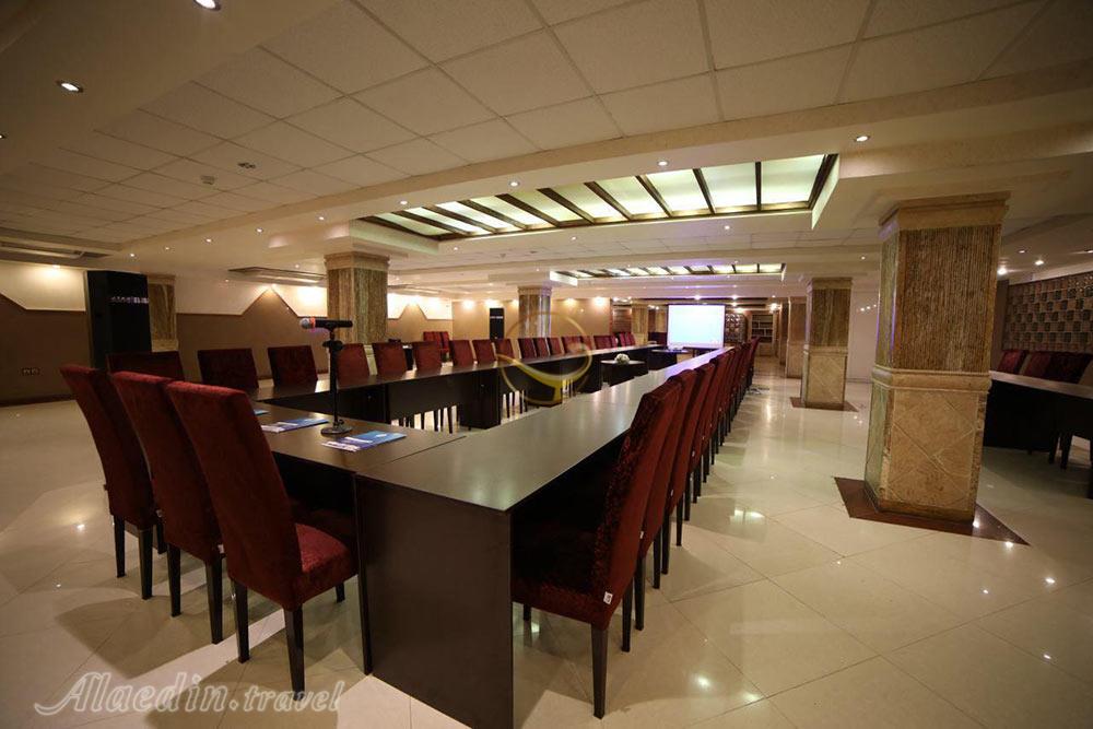 سالن های هتل معین فومن | علاءالدین تراول