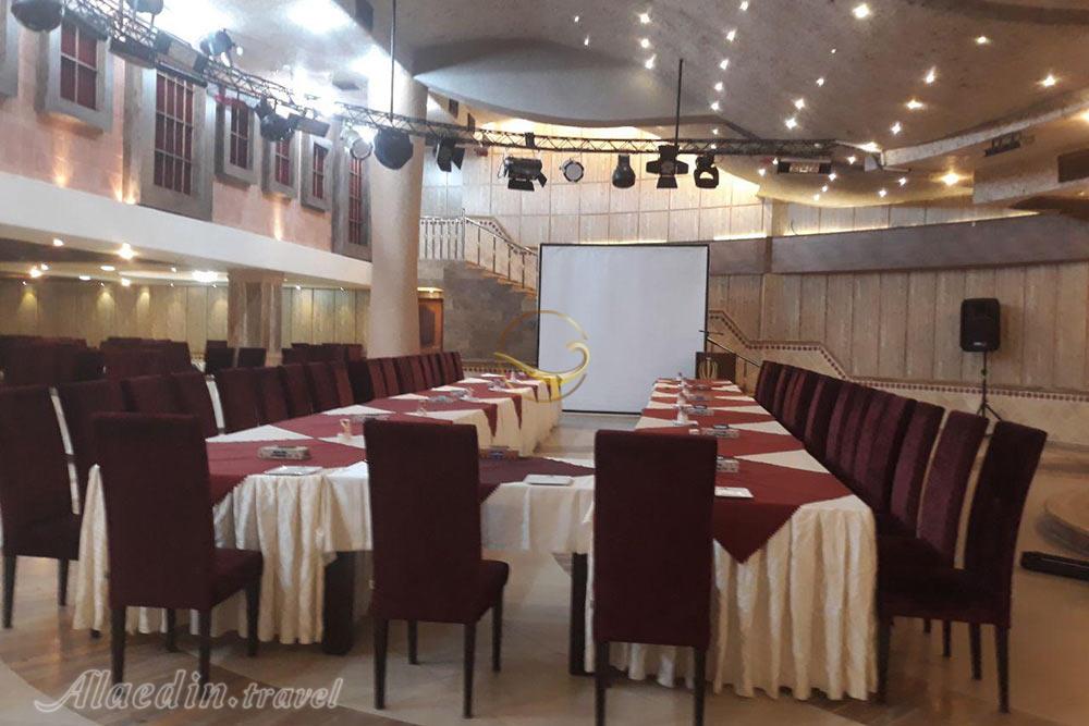 سالن های هتل معین فومن | علاءالدین تراول