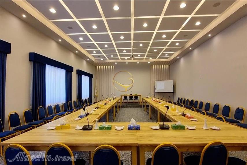 سالن کنفرانس هتل نگین گچسر | علاالدین تراول