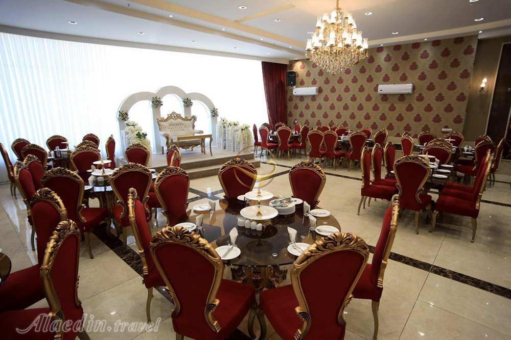 سالن قرمز هتل امیران همدان | علاءالدین تراول