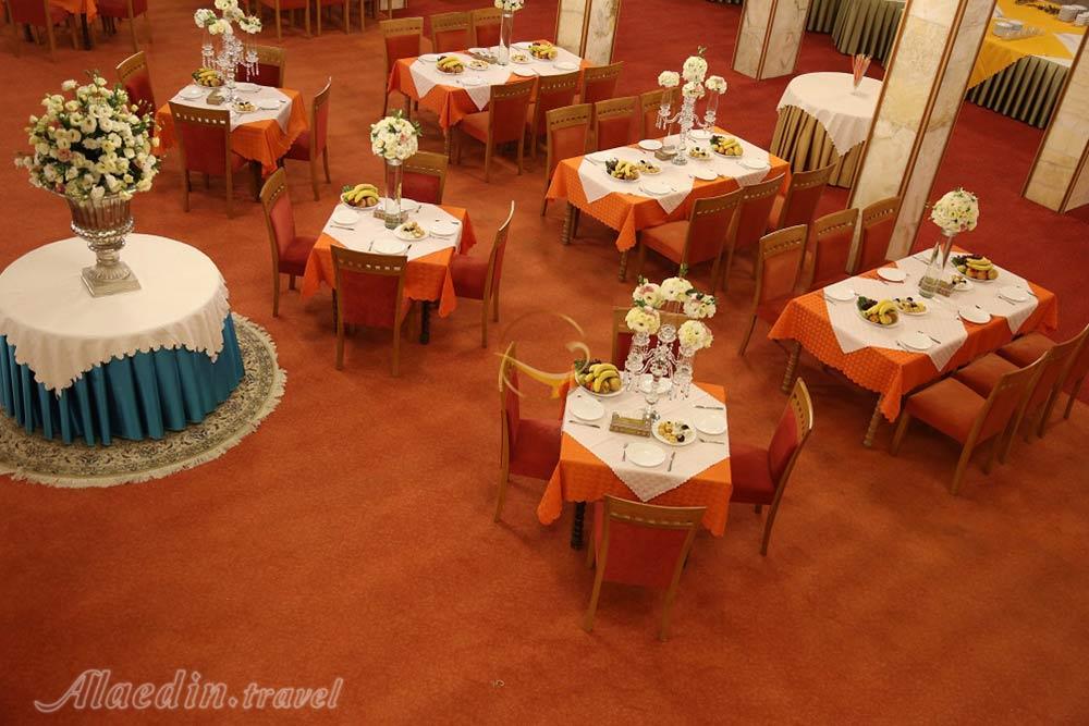 سالن فیروزه هتل عباسی اصفهان | علاءالدین تراول