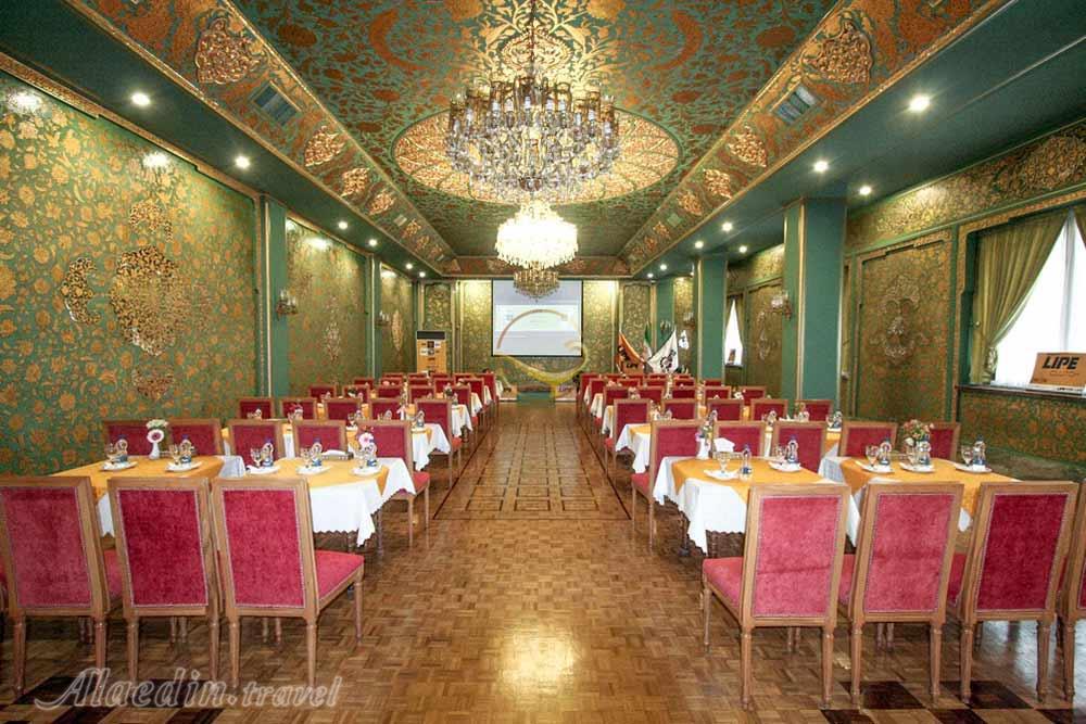 سالن زرین هتل عباسی اصفهان | علاءالدین تراول