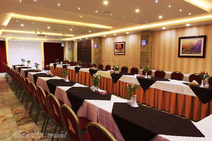 سالن مرمر هتل عالی قاپو اصفهان