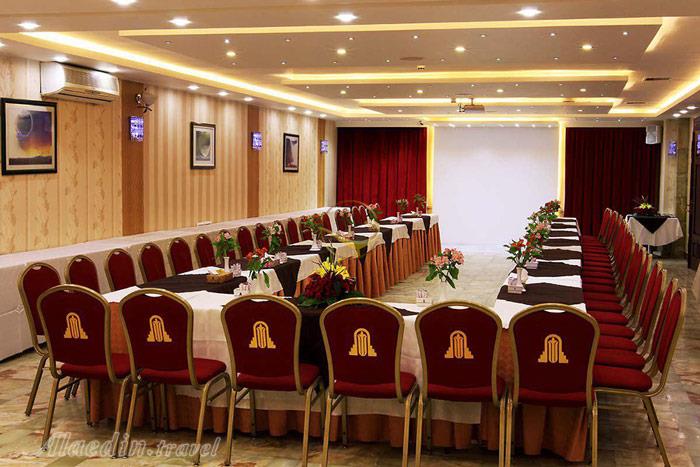 سالن مرمر هتل عالی قاپو اصفهان