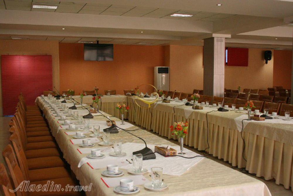 سالن اجتماعات هتل پیروزی اصفهان | علاءالدین تراول