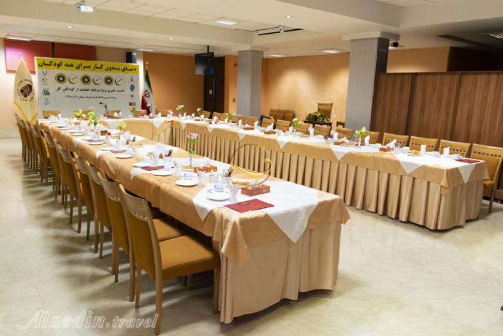 سالن اجتماعات هتل پیروزی اصفهان | علاءالدین تراول