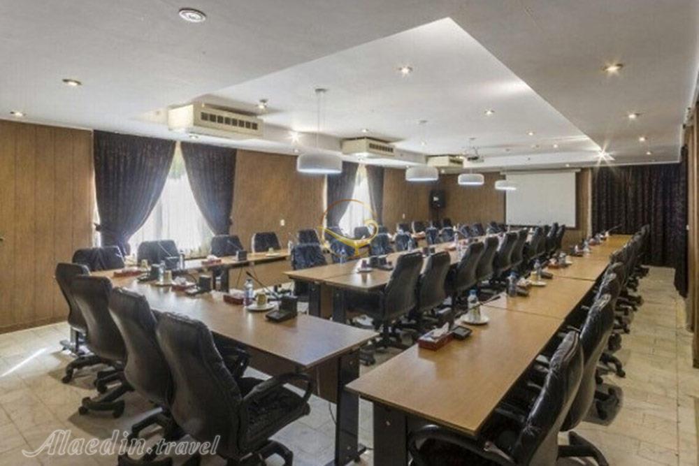 سالن کنفرانس البرز هتل گاجره کرج | علاءالدین تراول