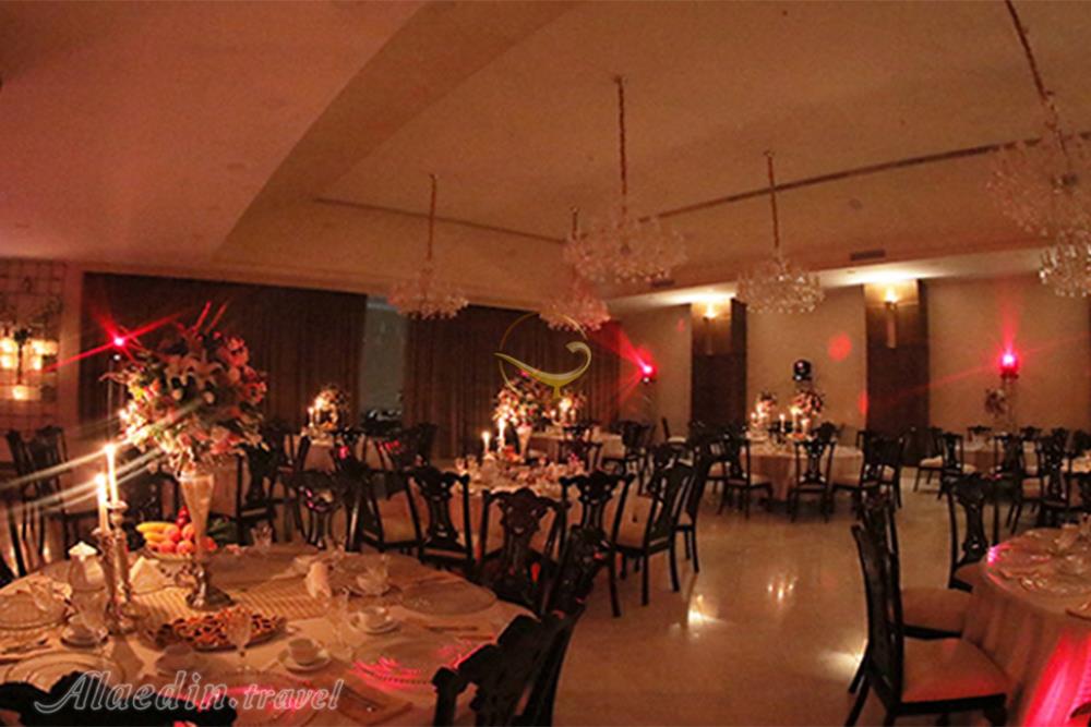 تالار رز سرخ مجتمع قصر رز کرج | علاءالدین تراول