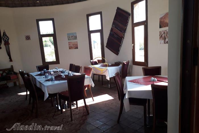 سالن کنفرانس هتل پارسیان قلعه گنج کرمان | علاءالدین تراول