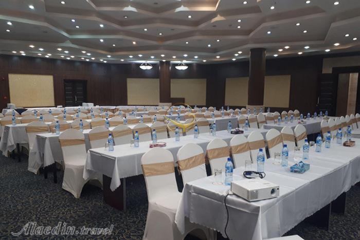 سالن آناهیتا هتل پارسیان کرمانشاه | علاءالدین تراول