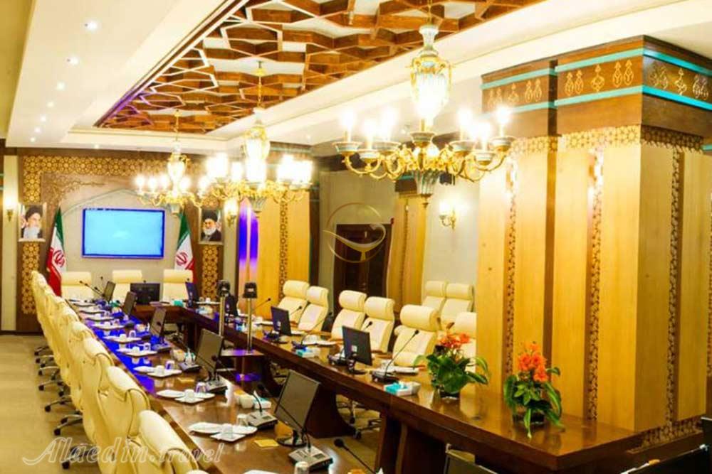 سالن کنفرانس اصلی هتل مدینه الرضا مشهد | علاءالدین تراول