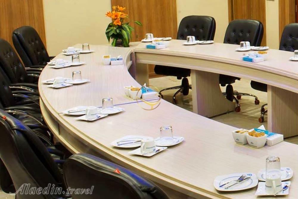 سالن کنفرانس شماره دو هتل مدینه الرضا مشهد | علاءالدین تراول