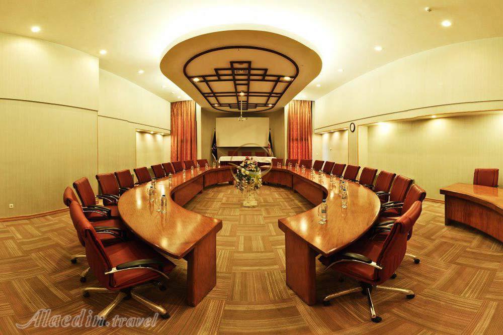 سالن حافظ هتل پردیسان مشهد | علاءالدین تراول