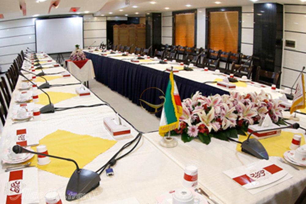 سالن کنفرانس دیپلمات هتل خورشید قم | علاءالدین تراول