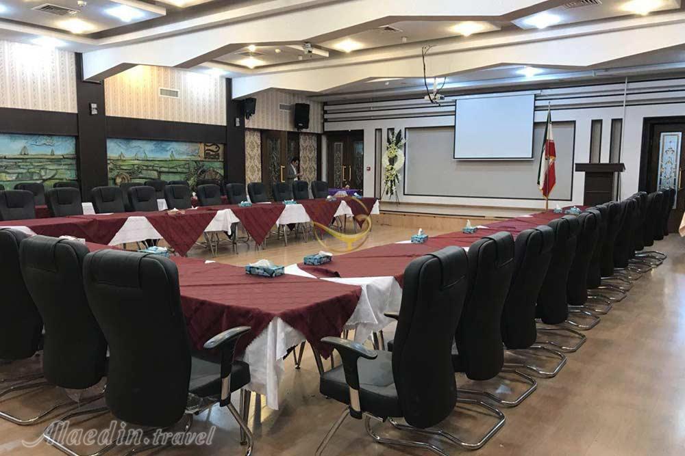 سالن همایش و مهمانی هتل کادوس رشت | علاءالدین تراول