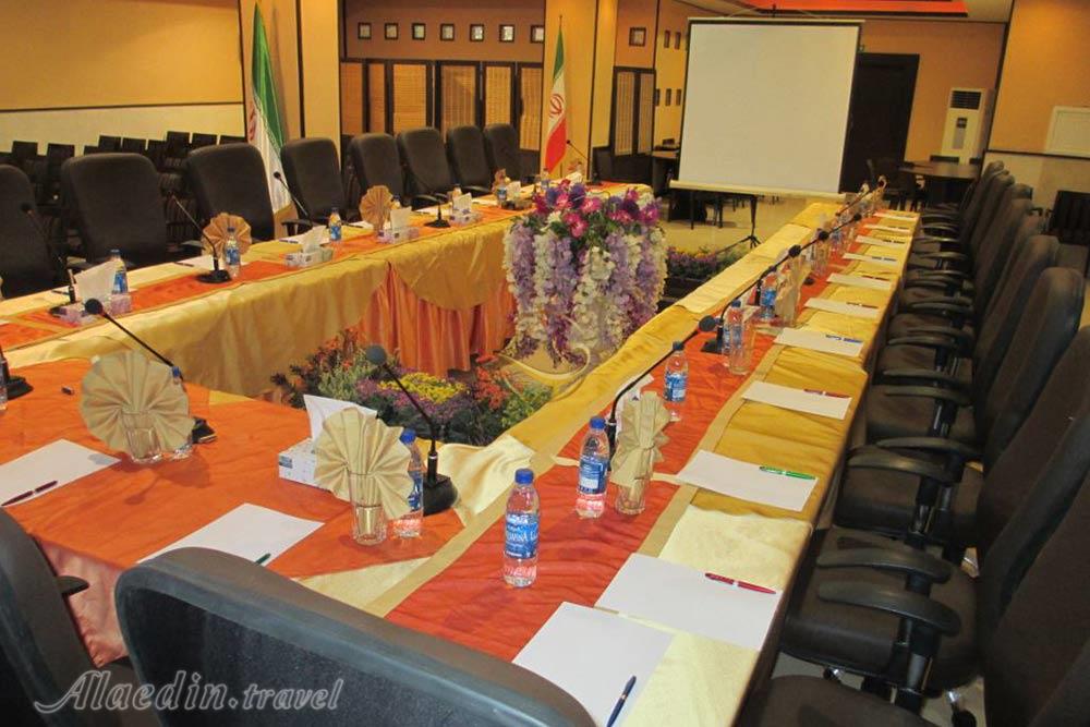 سالن همایش‌های هتل آساره تهران | علاءالدین تراول