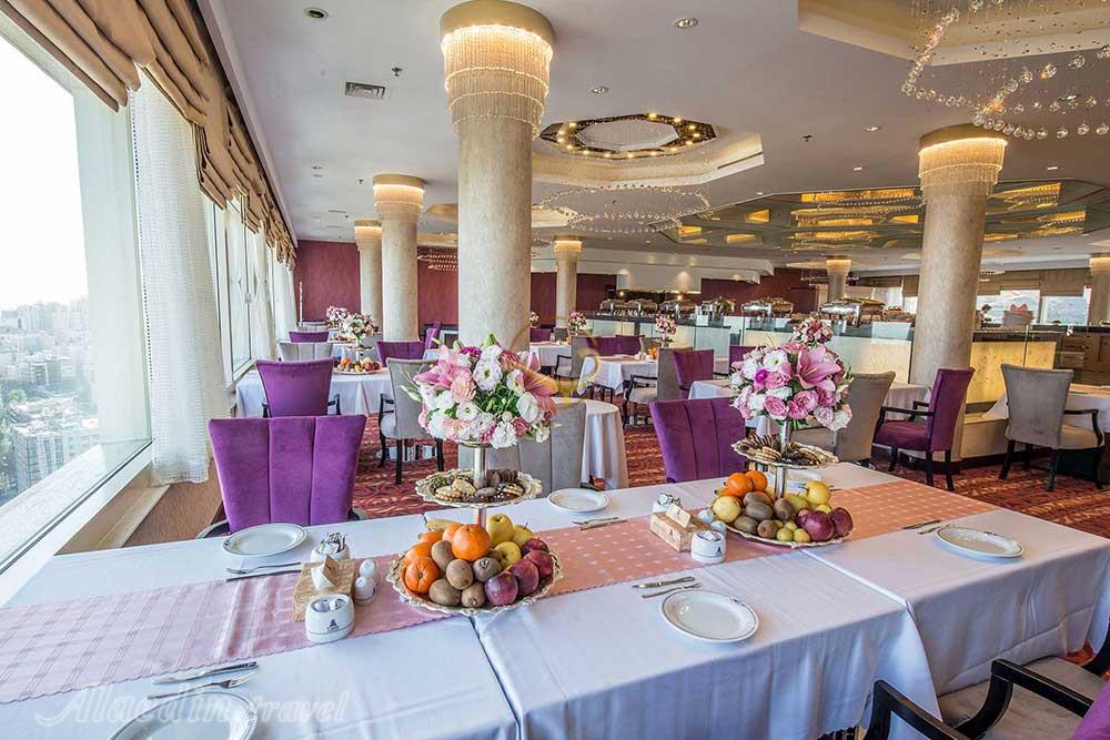 سالن پارسه هتل پارسیان آزادی تهران | علاءالدین تراول