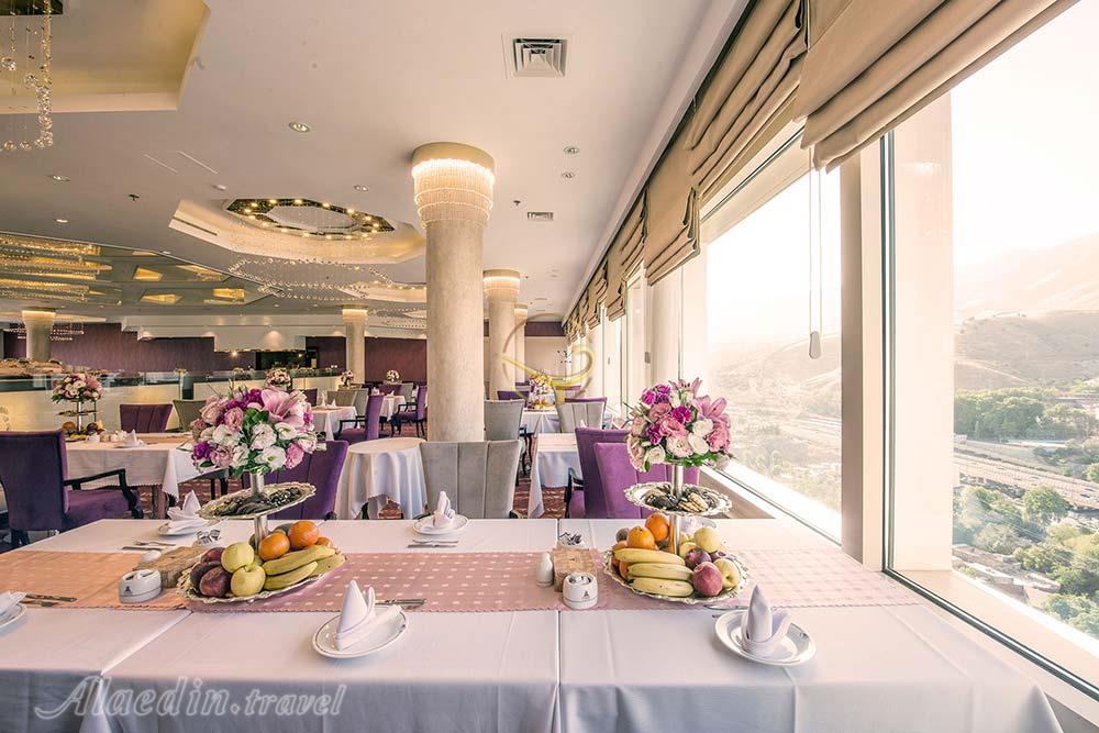 سالن پارسه هتل پارسیان آزادی تهران | علاءالدین تراول