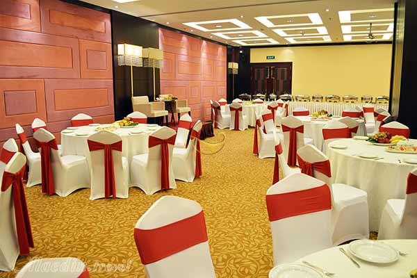 سالن زمرد هتل پارسیان آزادی تهران | علاءالدین تراول