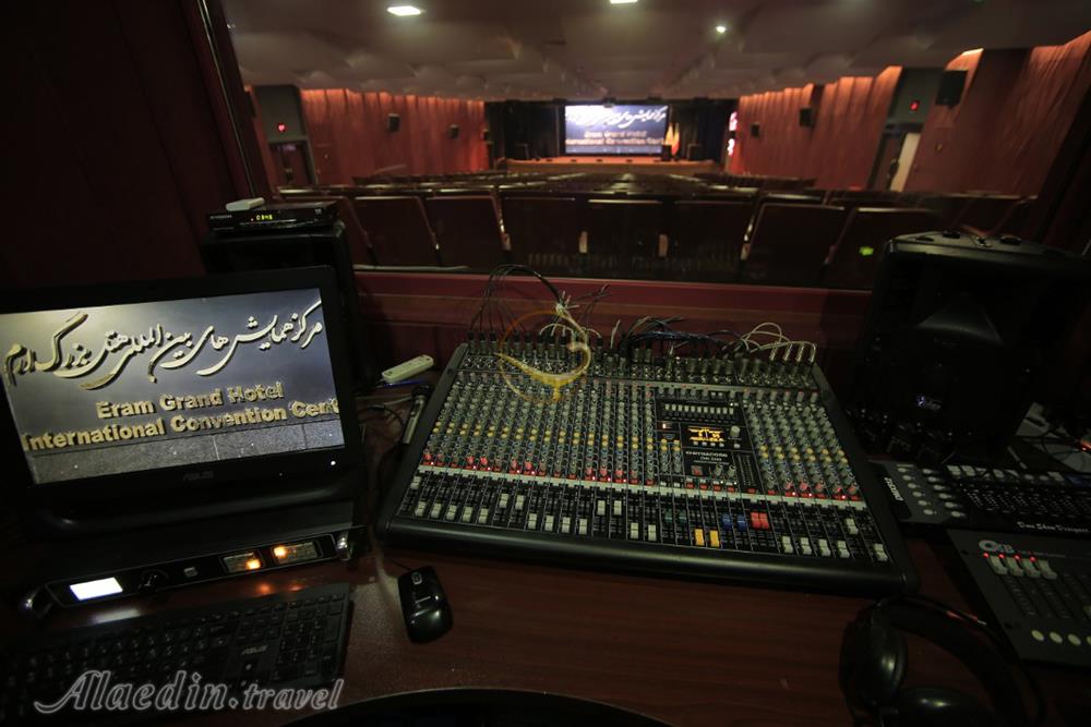 سالن سپهر هتل ارم تهران | علاءالدین تراول