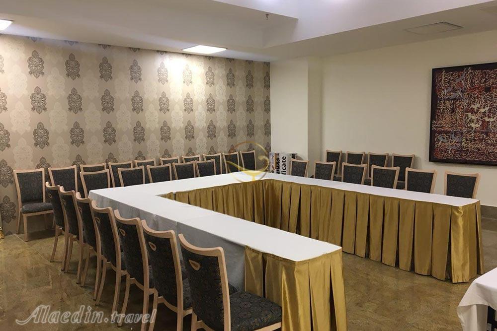 سالن دیبا هال هتل اسپیناس پالاس تهران | علاءالدین تراول