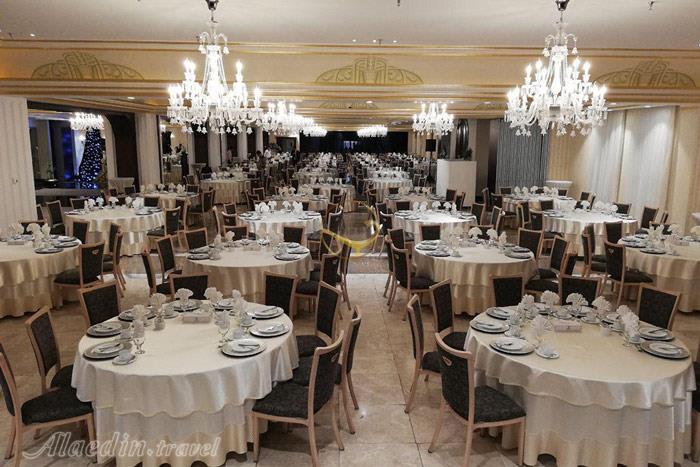 سالن بزرگ هتل اسپیناس پالاس تهران  | علاءالدین تراول