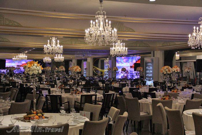 سالن بزرگ هتل اسپیناس پالاس تهران | علاءالدین تراول