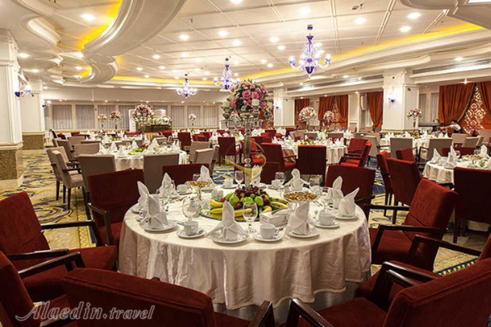 سالن پارسه یک هتل اسپیناس پالاس تهران | علاءالدین تراول