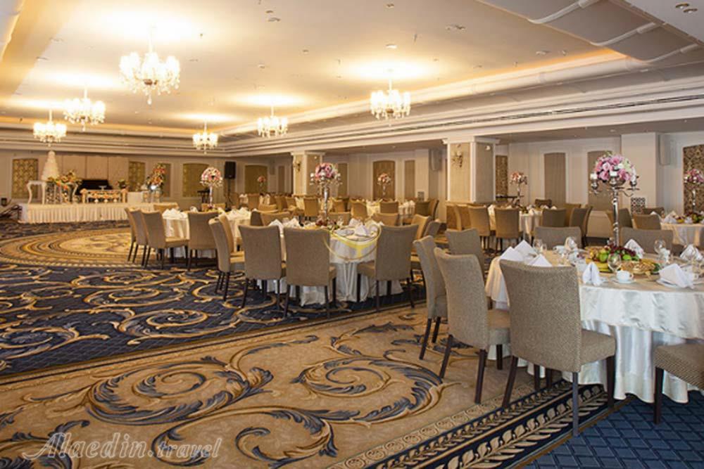 سالن پارسه دو هتل اسپیناس پالاس تهران | علاءالدین تراول