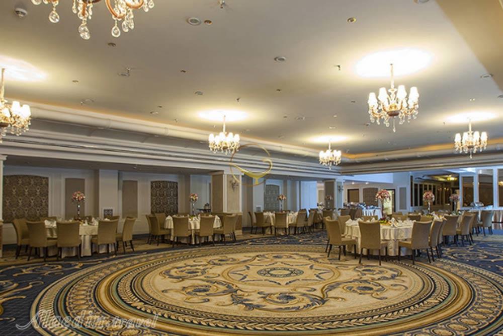 سالن پارسه دو هتل اسپیناس پالاس تهران | علاءالدین تراول