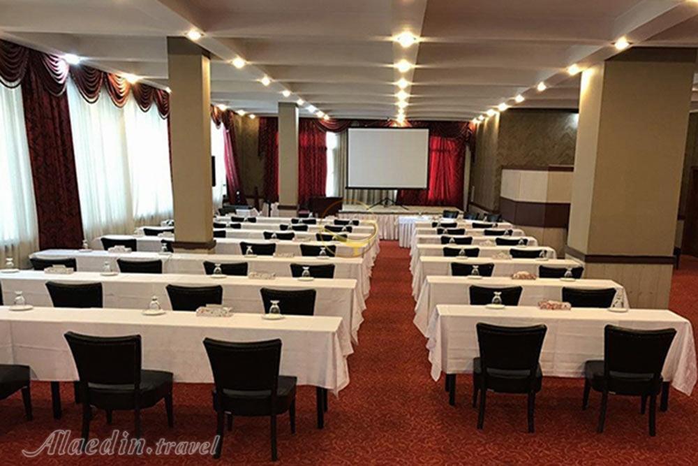 سالن یاس 2 هتل پارسیان استقلال تهران | علاءالدین تراول