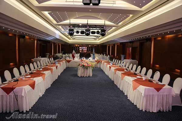 سالن صدف هتل هما تهران | علاءالدین تراول