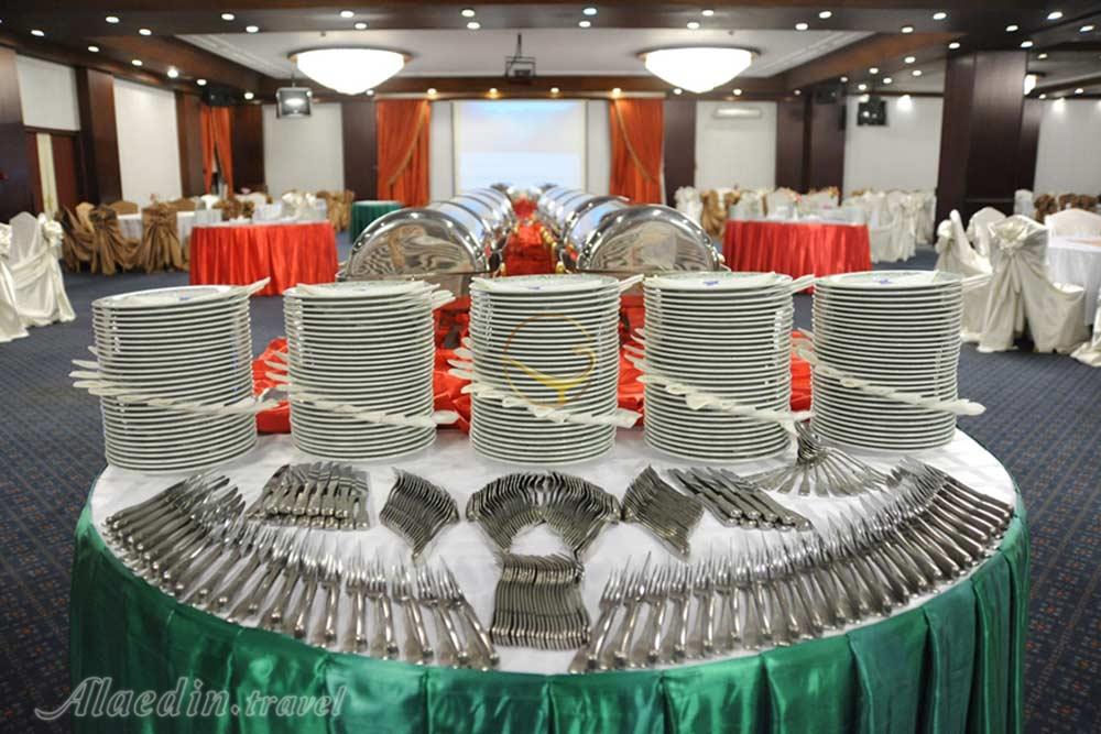 سالن گلزار هتل لاله تهران | علاءالدین تراول