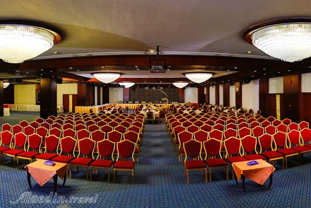 سالن گلزار هتل لاله تهران | علاءالدین تراول