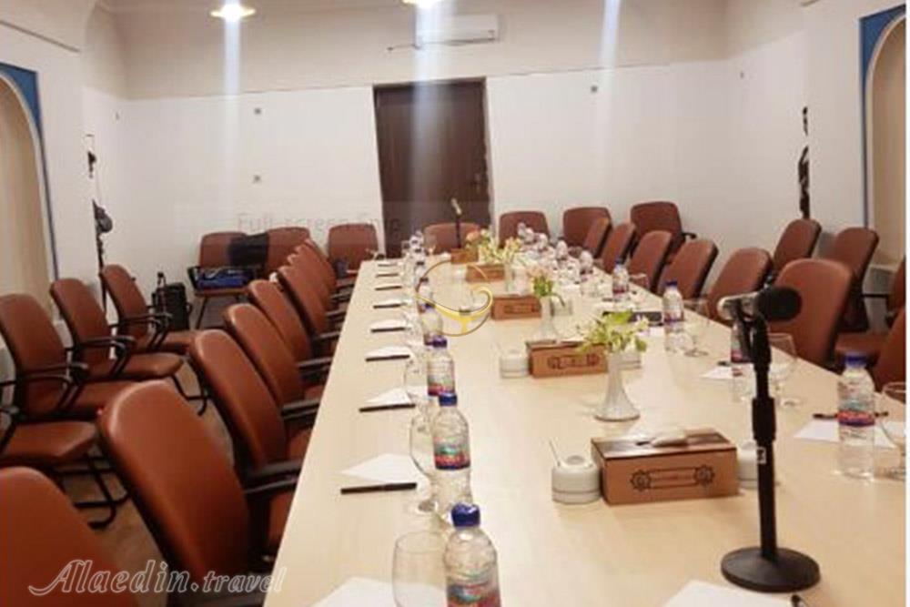 سالن کنفرانس هتل لاله یزد | علاءالدین تراول