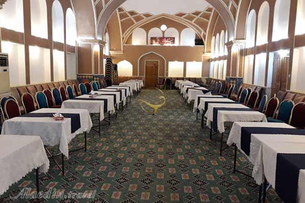 سالن کنفرانس هتل باغ مشیرالممالک یزد