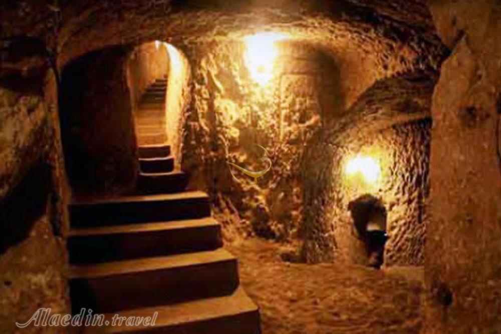 تور یک روزه کویر بند ریگ؛ شهر زیرزمینی اویی | علاءالدین تراول