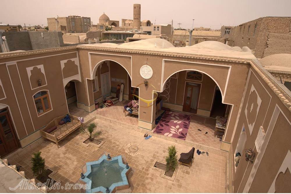 تور کویر خارا؛ کاشان، ورزنه