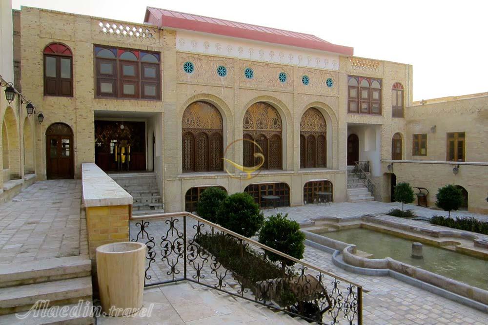 تور محله عودلاجان تهرانگردی یک روزه | علاءالدین تراول