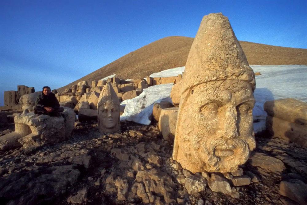 مجسمه های کوه نمرود در ترکیه