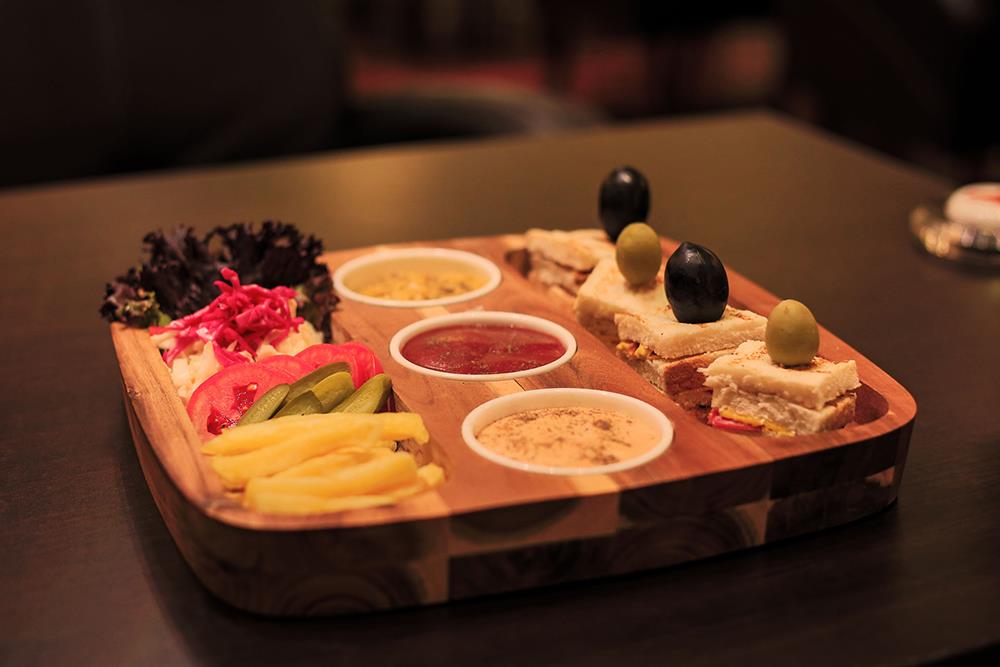 کافه ایتالیایی پرسیت هتل پارسیان آزادی | علاءالدین تراول