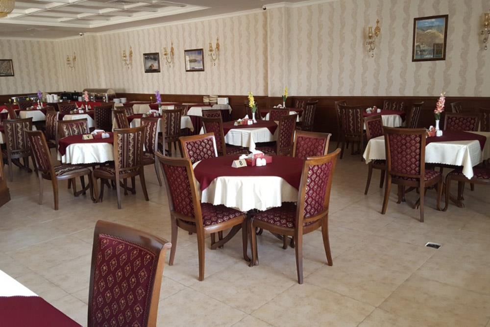 سالن صبحانه خوری هتل هاله بانه | علاءالدین تراول