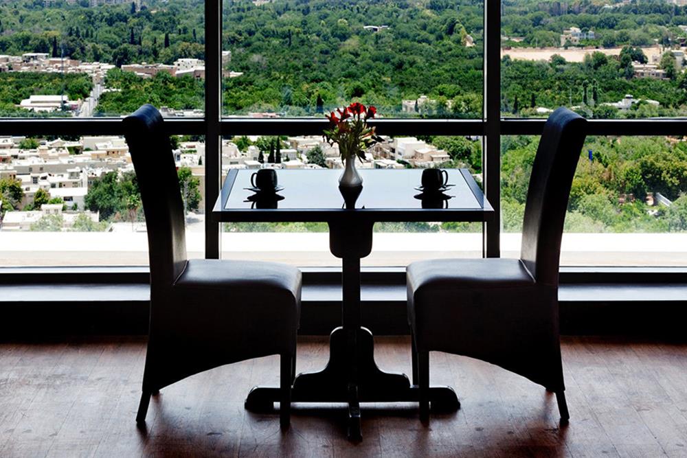 کافی شاپ چشم انداز هتل چمران شیراز | علاءالدین تراول