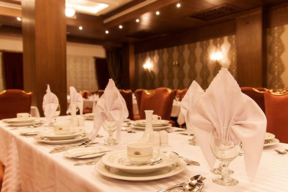 رستوران کلاسیک هتل زندیه شیراز | علاءالدین تراول