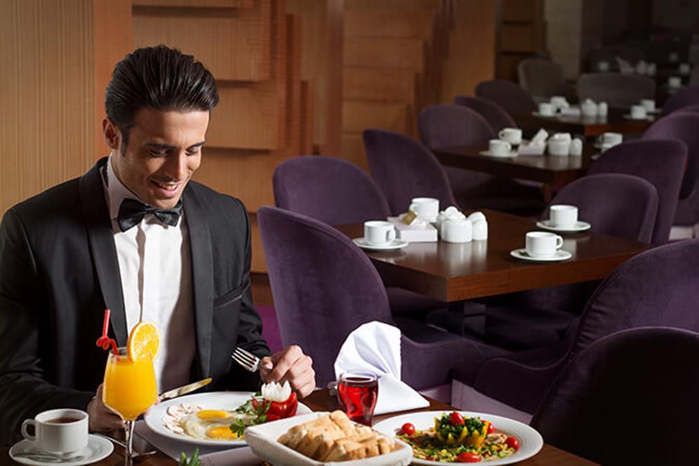 سالن صبحانه خوری ارغوان هتل درویشی مشهد | علاءالدین تراول