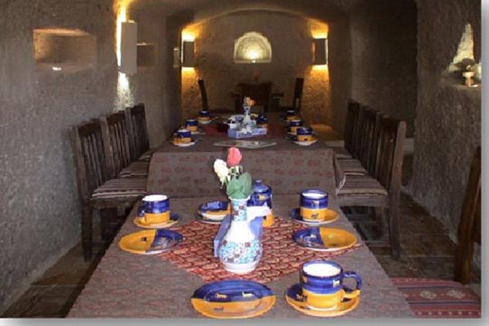 کافی شاپ آفتابگردون هتل صخره ای لاله کندوان | علاءالدین تراول