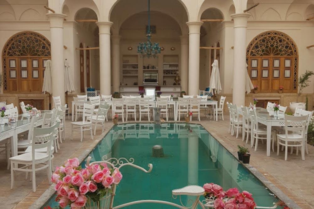 رستوران هتل آریانا کاشان | علاءالدین تراول