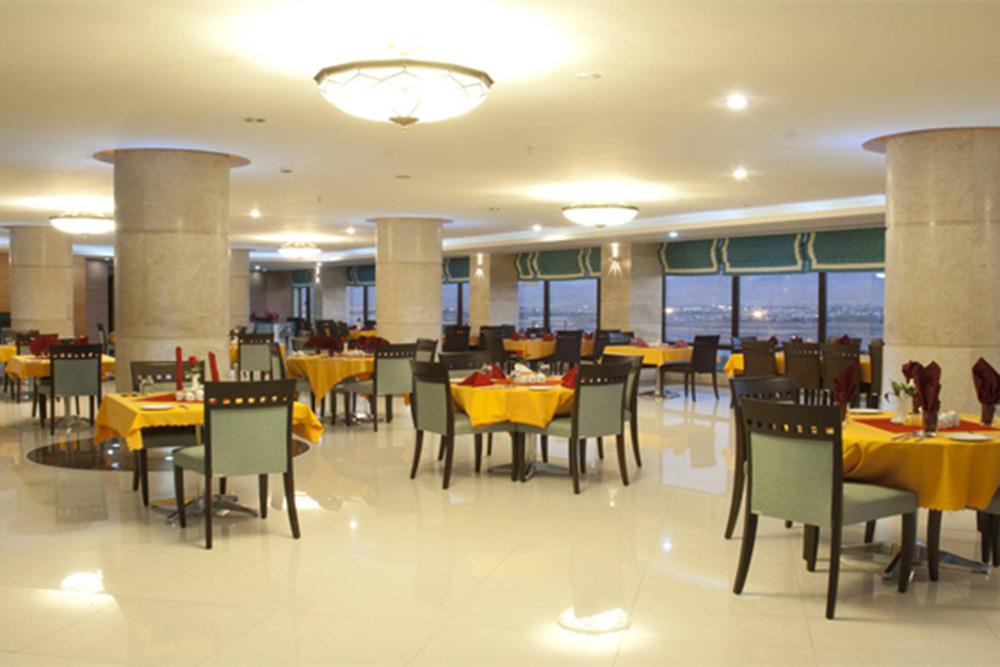 رستوران چشم انداز هتل پارسیان کرمانشاه | علاءالدین تراول