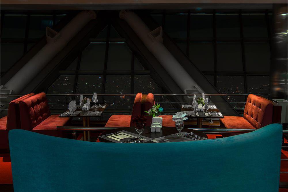 رستوران گردان برج میلاد تهران | علاءالدین تراول