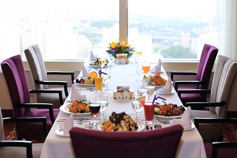 رستوران پارسه هتل پارسیان آزادی تهران | علاءالدین تراول